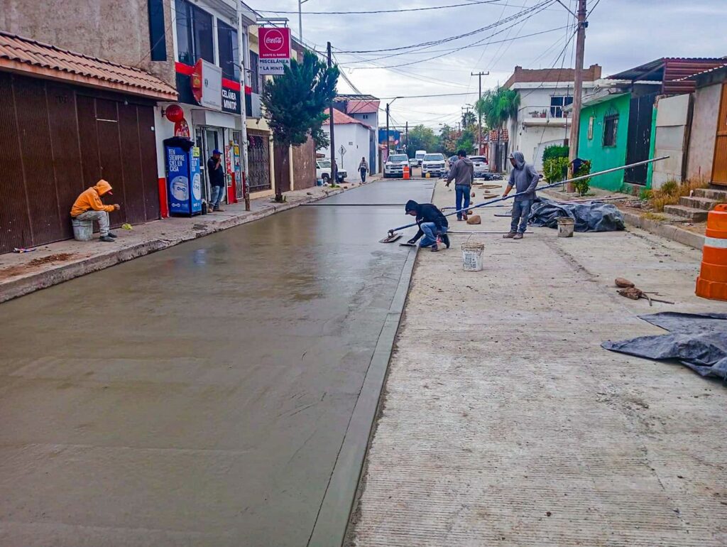 Acereros estrena calles de concreto con obra estatal