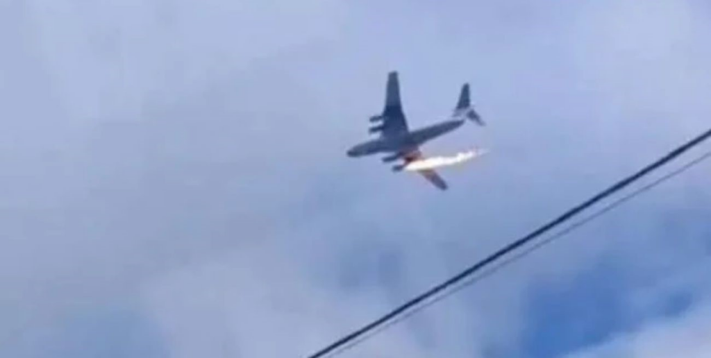 Avión militar ruso An-22 se parte en dos en pleno vuelo y deja siete muertos