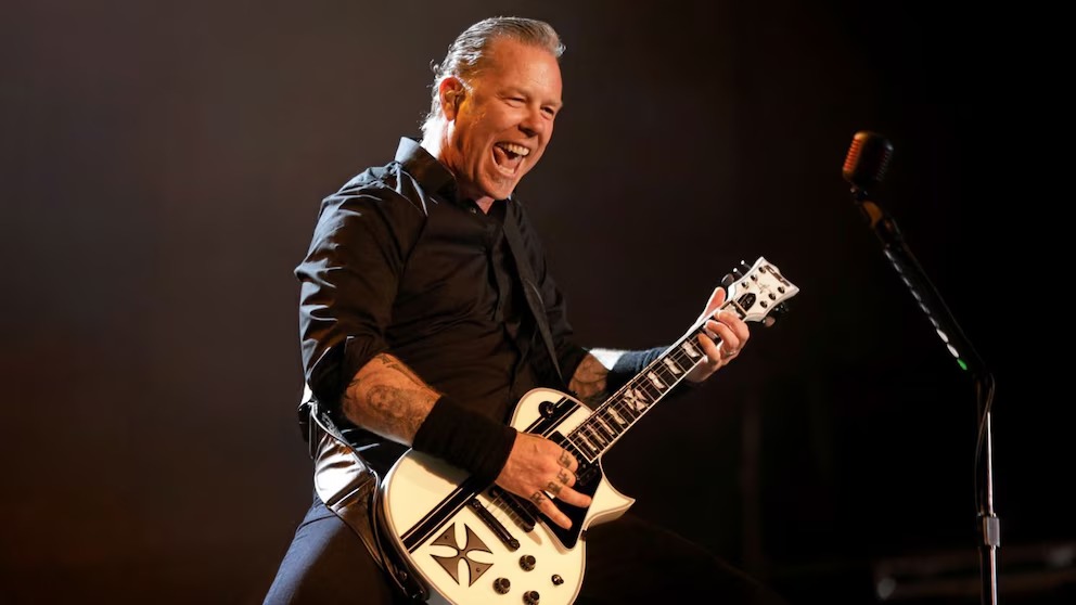 James Hetfield, vocalista de Metallica, enfrenta críticas tras practicar cacería en Sonora