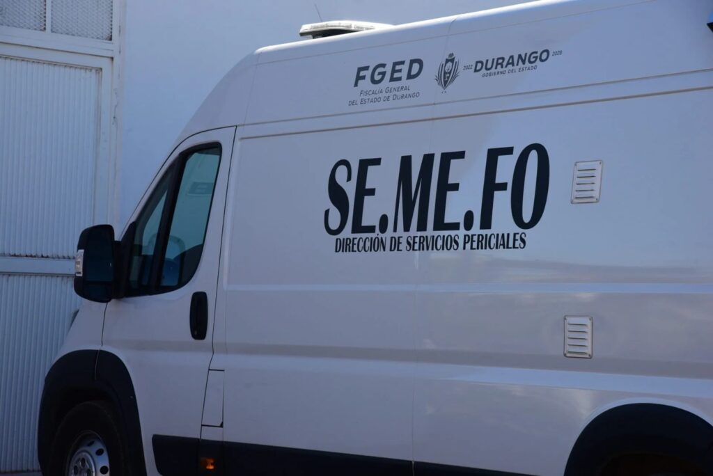 Encuentran a persona sin vida al interior de un vehículo