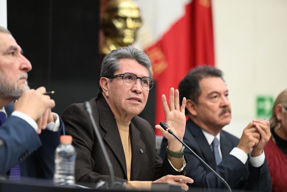 Monreal adelanta reformas clave para 2026: Electoral, revocación y 40 horas laborales