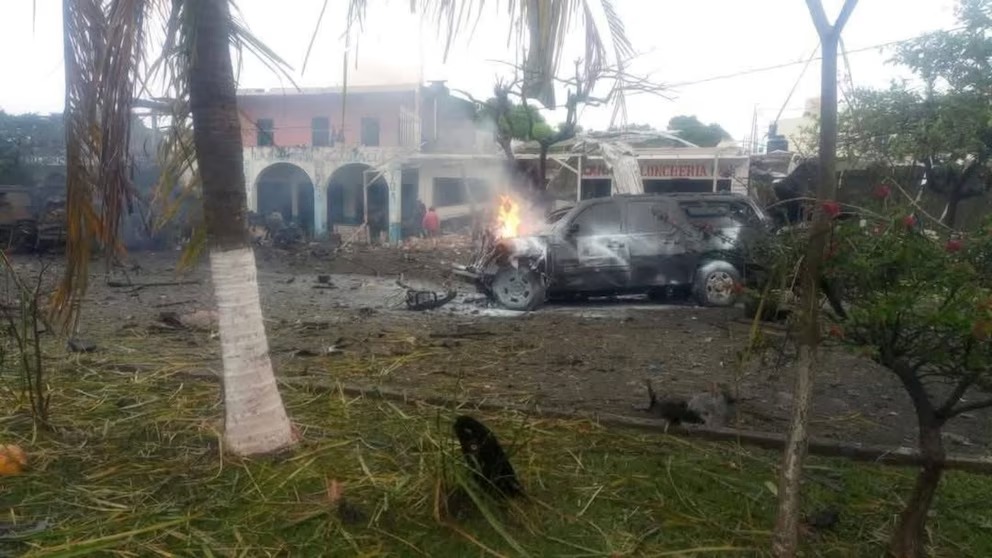 Suman 5 muertos por explosión de coche bomba en Coahuayana, Michoacán