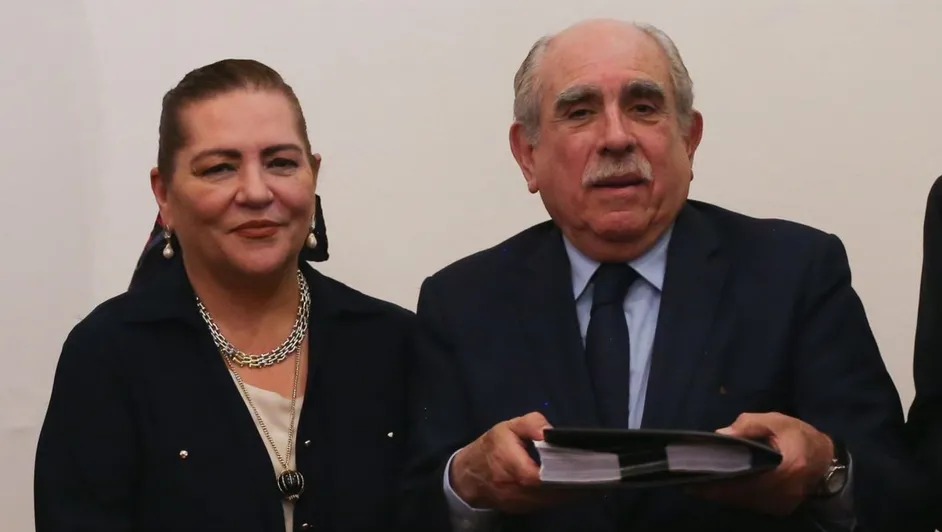 INE entrega a Pablo Gómez las propuestas de reforma electoral