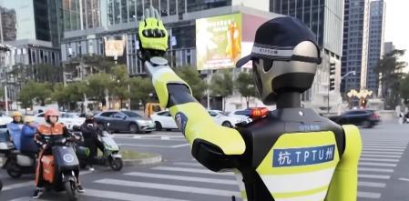 Innovación en China: Robots controlan el tráfico