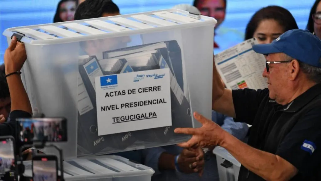 Honduras continúa sin presidente: revisión de actas retrasa el resultado final
