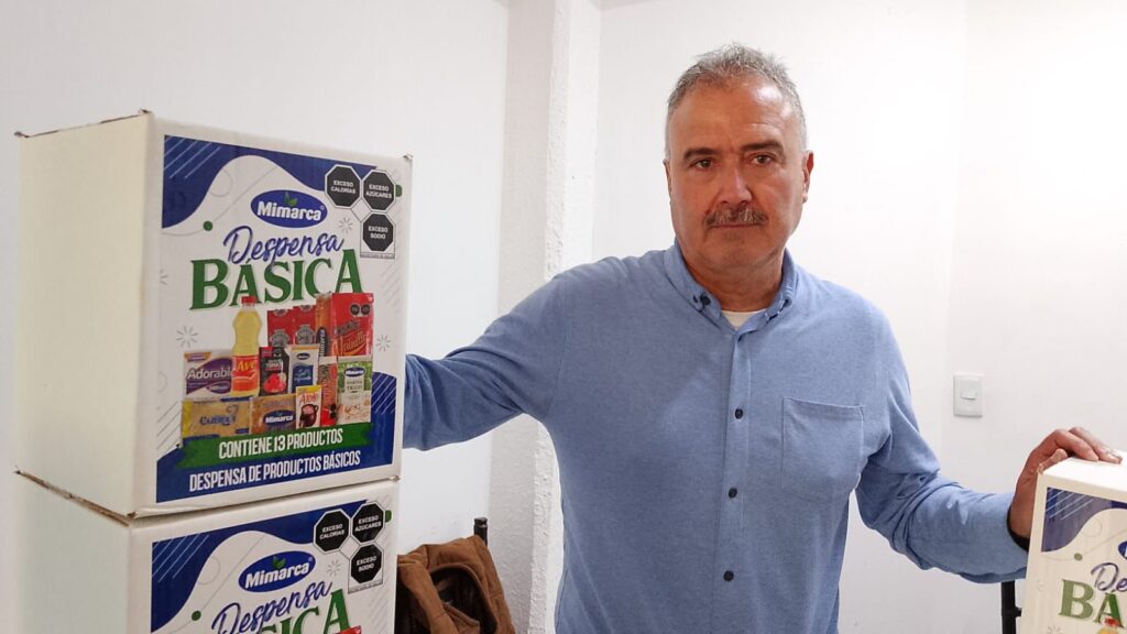 Entrega Regidor Javier Lazos despensas en diferentes puntos de la ciudad