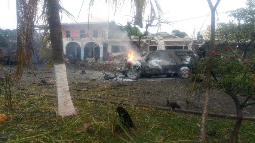 Explota “coche bomba” afuera de comandancia de la policía de Michoacán