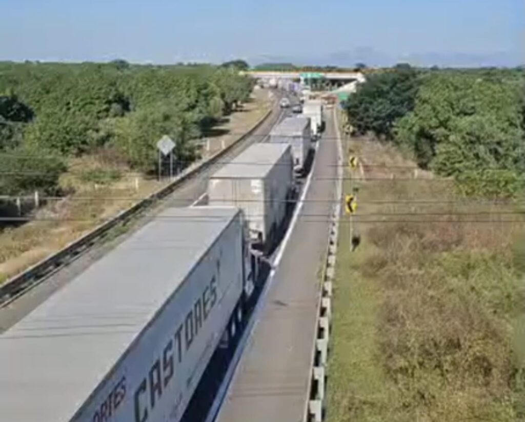 Otra vez se cierra autopista Tepic-Mazatlán