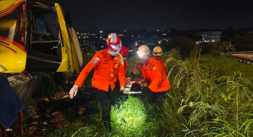 Grave Accidente de Autobús en Indonesia deja 16 muertos