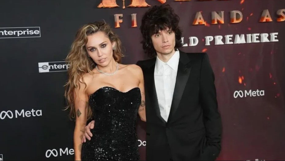 Miley Cyrus y Maxx Morando se comprometen tras cuatro años de relación