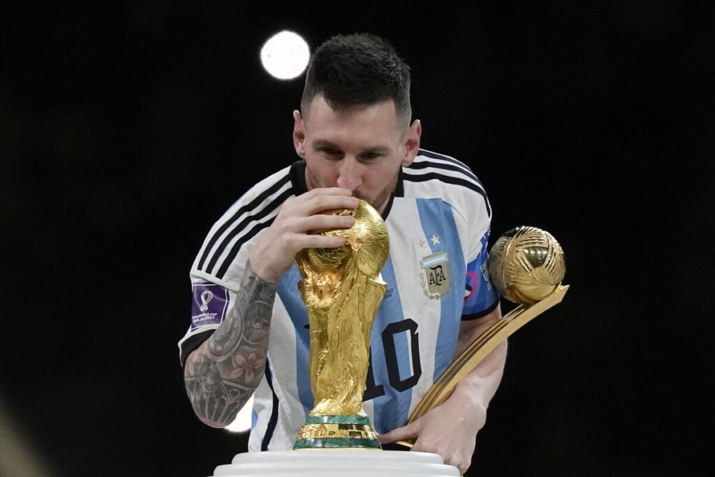 La India instala impresionante estatua de Messi
