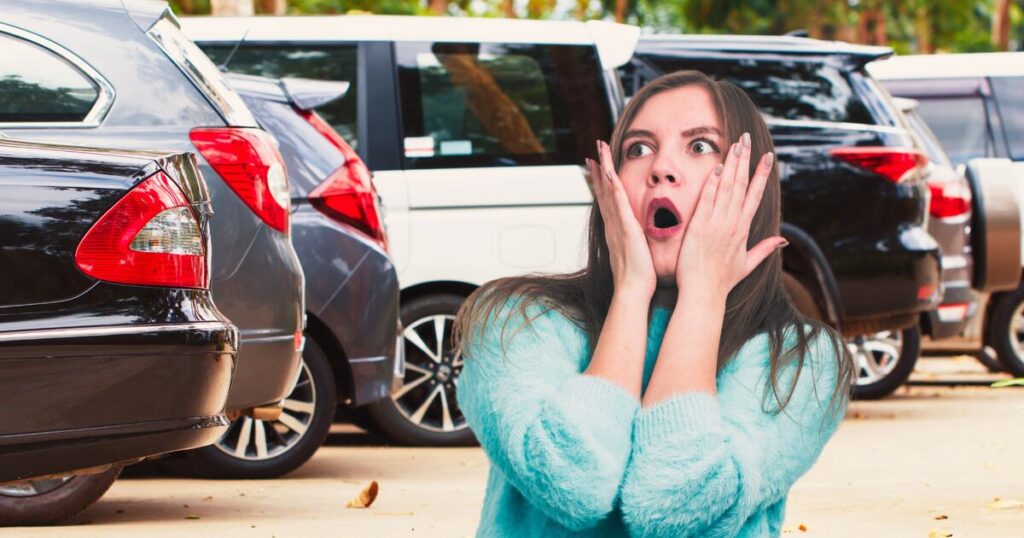 Mujer es multada por estacionarse afuera de su casa; deberá pagar 2 mdp