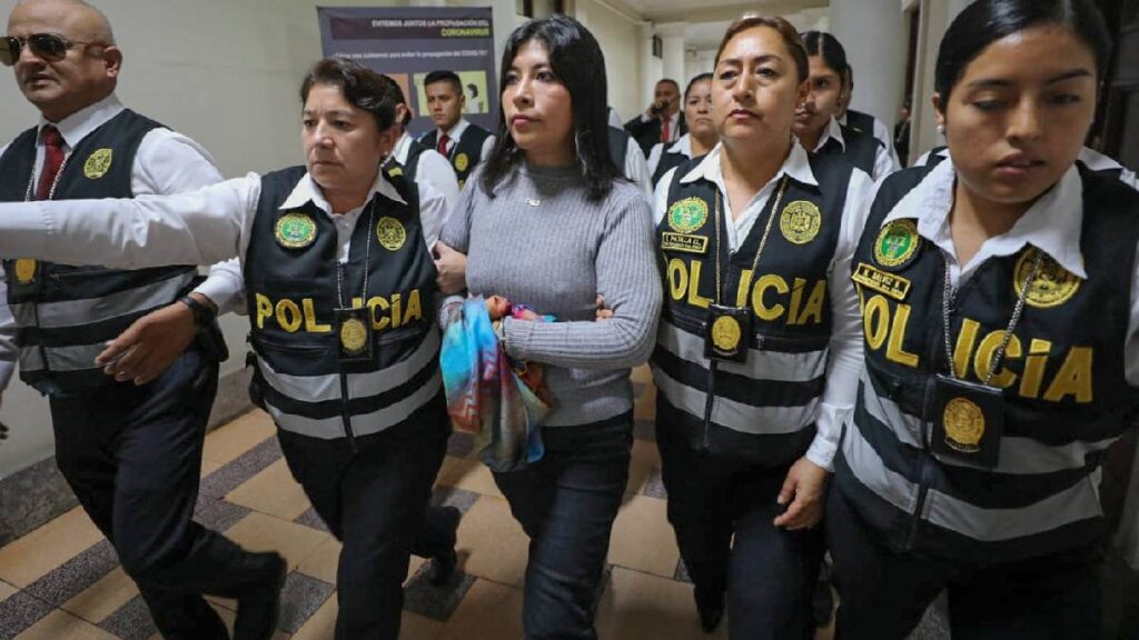 Perú refuerza seguridad en embajada de México por asilo de Betssy Chávez