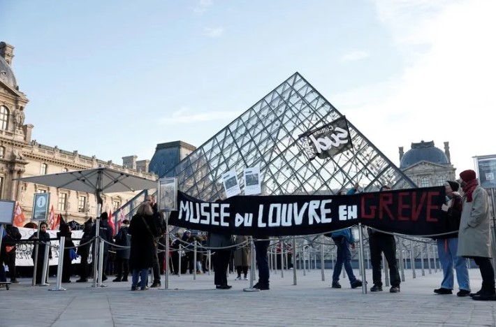 Museo del Louvre cierra hoy sus puertas por huelga de su personal