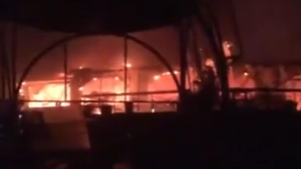 Incendio en club nocturno de la India deja al menos 23 muertos