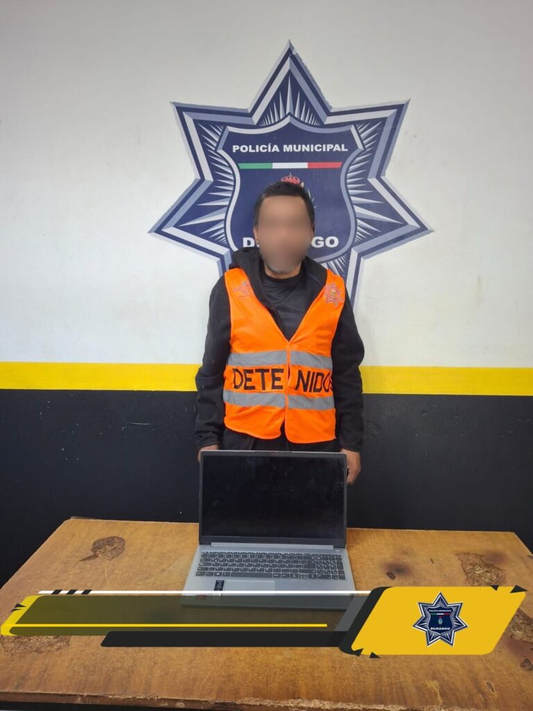 Descubren a individuo cuando robaba computadora
