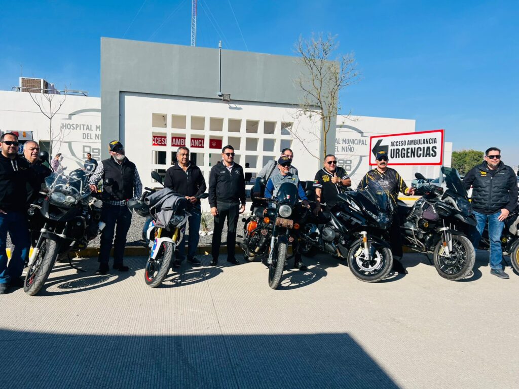 Motoclub Centauro celebra la Navidad con una emotiva donación de juguetes y equipo médico que fortalece la salud y une a las familias duranguenses