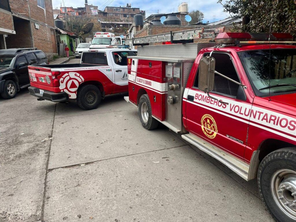Atienden incendio en comercio