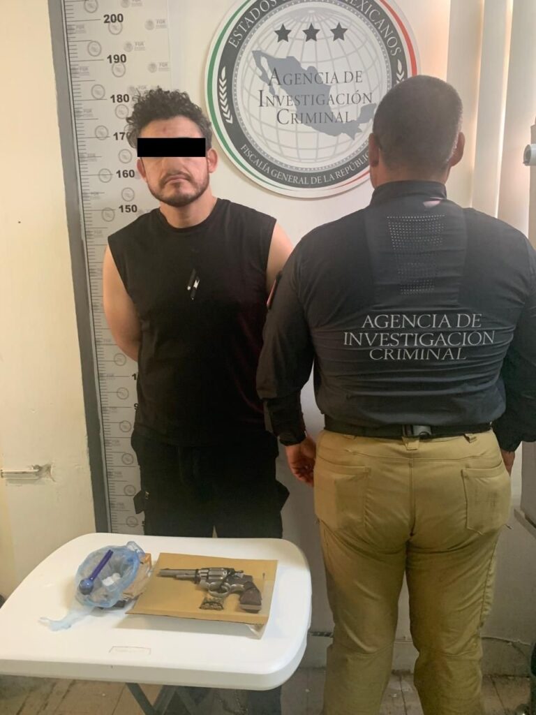 Con arma y sustancias lo agarran federales