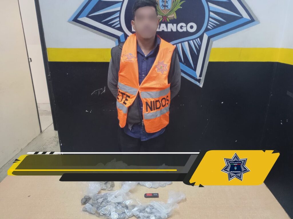 Roba la morralla de la tienda del pueblo