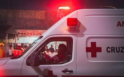 Cayó de la caja de su propia camioneta