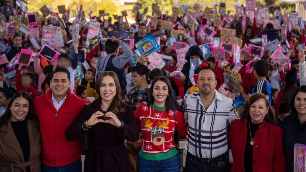 Llega a Santiago y la región la “Ruta de las Sonrisas” con entrega de juguetes y aguinaldos