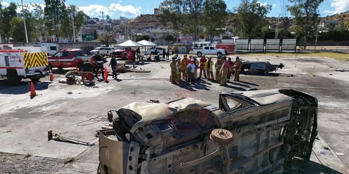 Bomberos de Santiago Papasquiaro se capacitan en taller de extracción vehicular