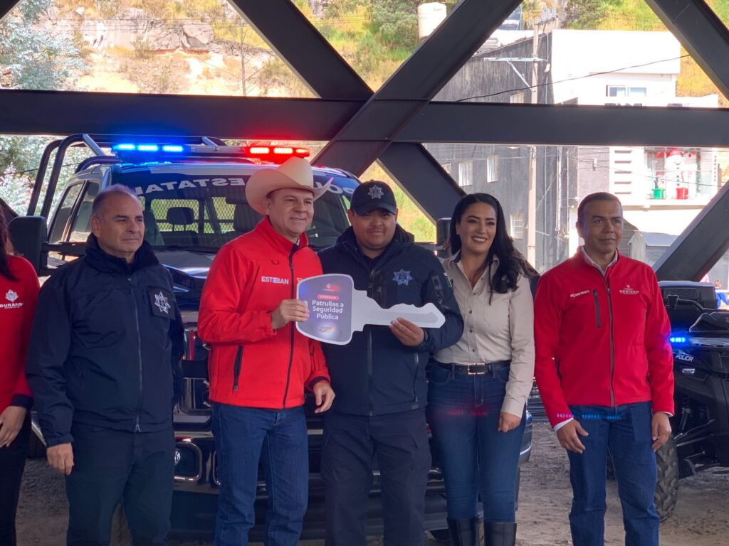 Gobernador entrega patrullas y equipo para reforzar seguridad en Pueblo Nuevo