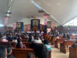 Cientos de fieles católicos participaron este 12 de diciembre en las tradicionales carreras guadalupanas en honor a la Virgen de Guadalupe.