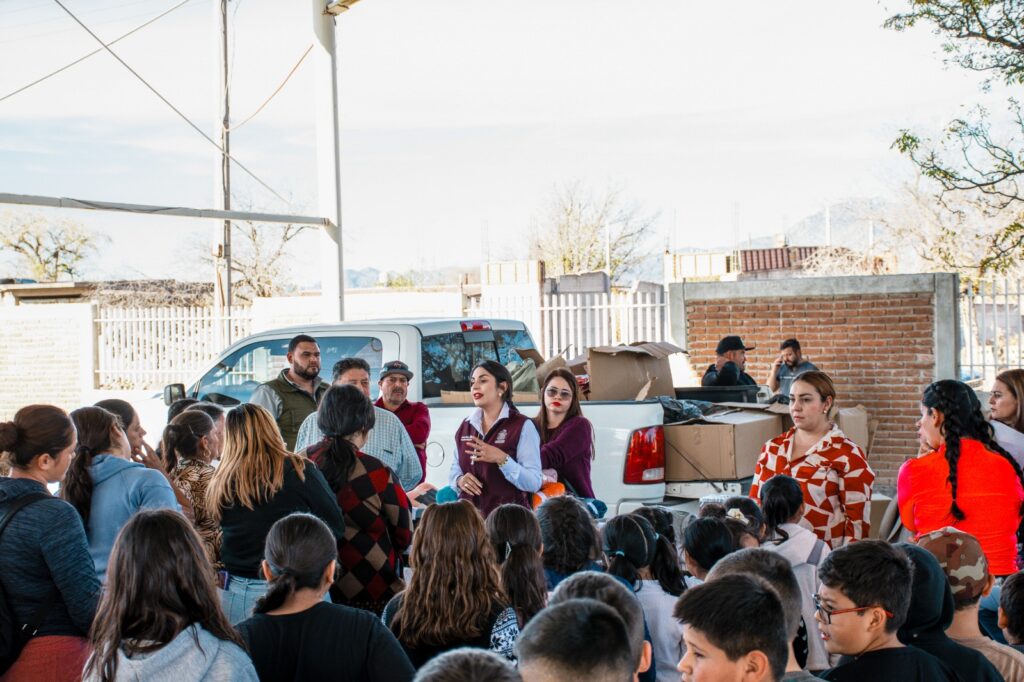 Ruta Navideña “Un Regalo para Cada Sonrisa” recorre comunidades de Santiago