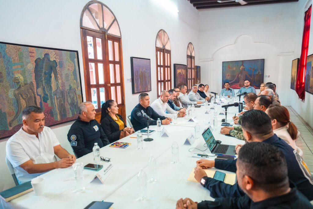 El gobernador del estado, Miguel Ángel Navarro Quintero, encabezó la Mesa de Construcción de Paz y Seguridad en el municipio de Acaponeta.