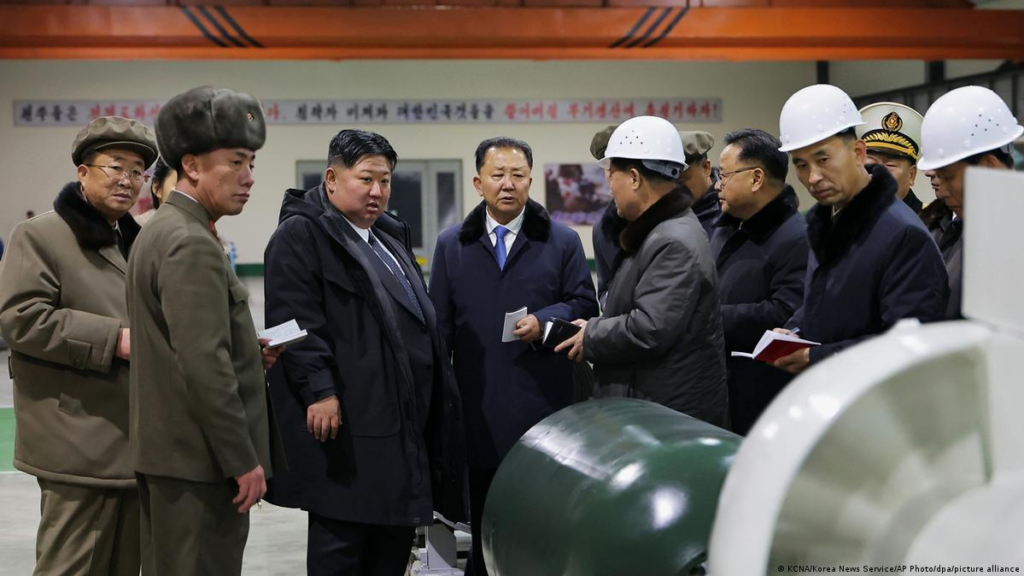 Corea del Norte modernizará su arsenal y ampliará fábricas de armas