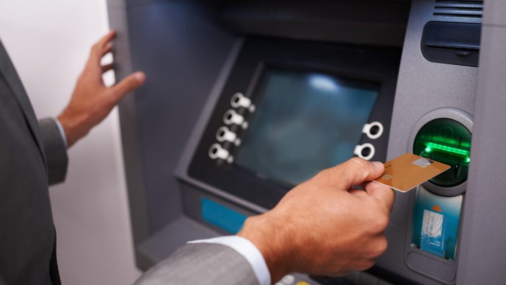 Bancos pedirán identificación para depósitos y retiros: ¿A partir de qué cantidad?
