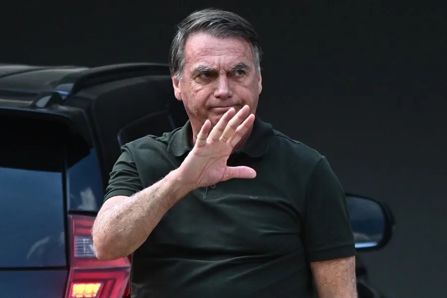 Corte de Brasil autoriza que Bolsonaro sea operado de dos hernias en Navidad