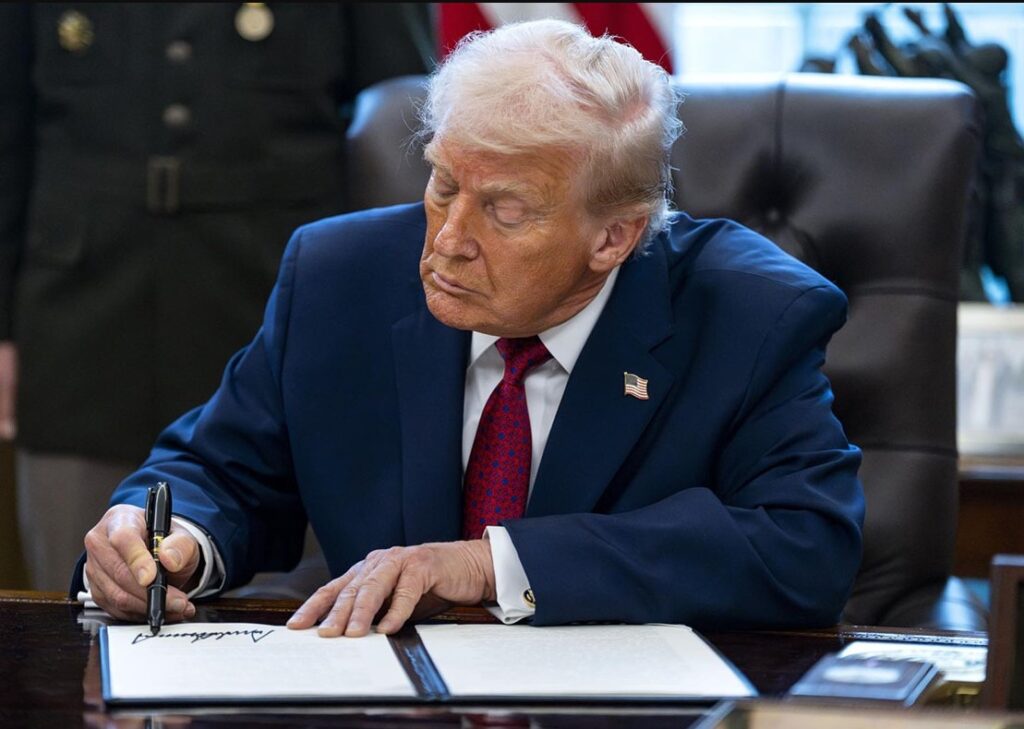 Trump impuso a otros seis países restricciones para ingresar a EU