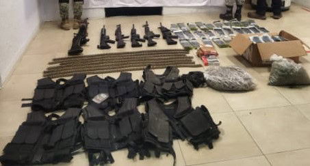 Les llego el operativo y abandonan arsenal en Santa Bárbara