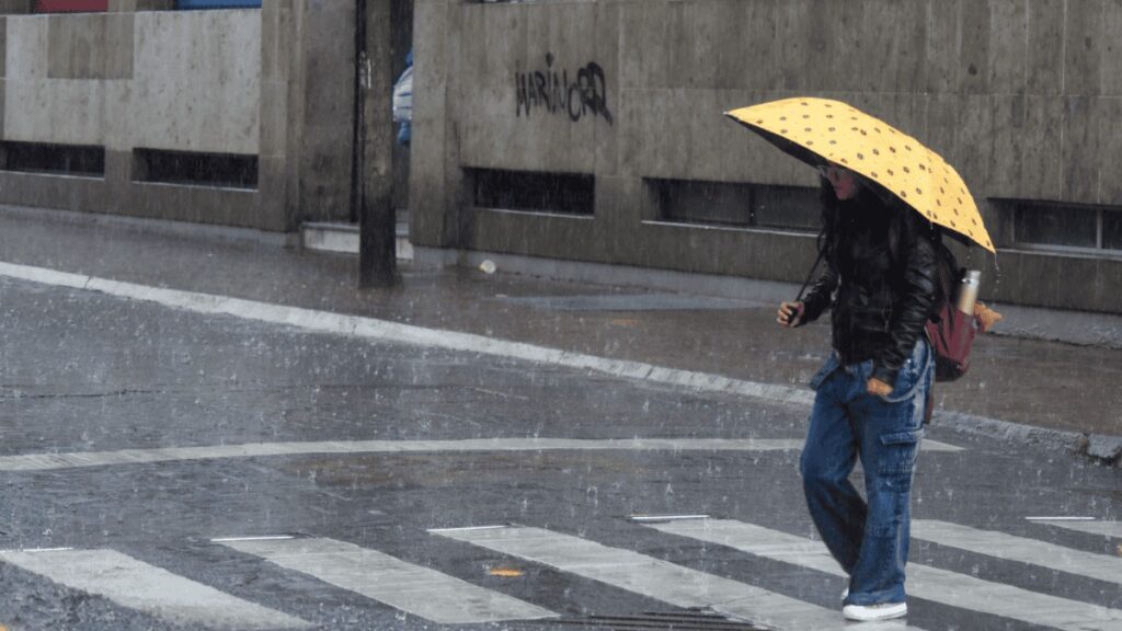 Frente frío 21 mantiene lluvias y bajas temperaturas en gran parte de México