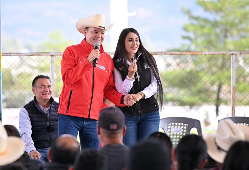 Anuncia Esteban Villegas entrega ambulancia a Santiago