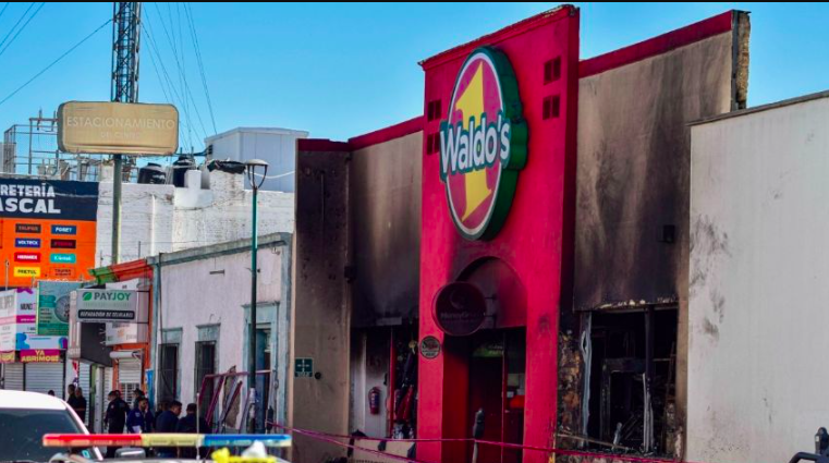 Ordenan arrestar a 25 personas por el incendio en la tienda de Hermosillo