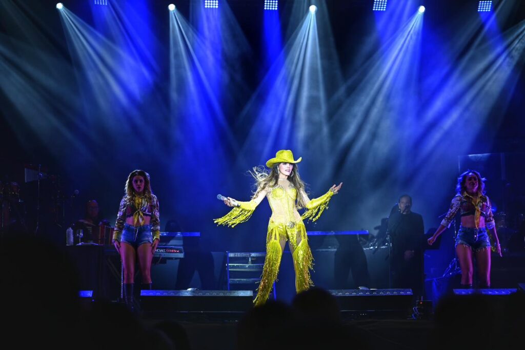 Ana Bárbara conquista al público en el cierre del Festival Como la Laguna Ninguna