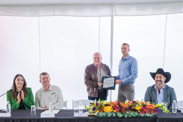 Entregan Certificación Global G.A.P. a la empresa jalisciense Tajín