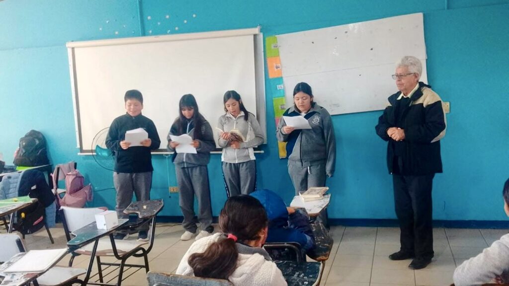 Biblioteca Emiliano Zapata fomenta la lectura entre estudiantes de secundaria en Peñón Blanco