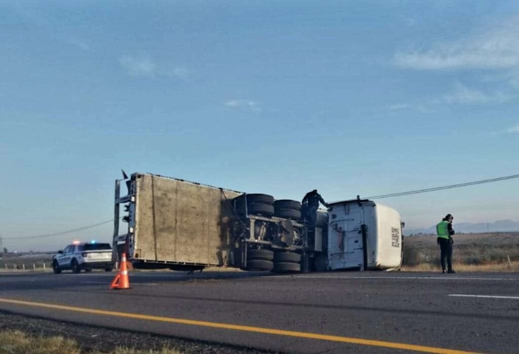 Cierre Parcial en la Carretera Jiménez-Delicias por Accidente de Tractocamión