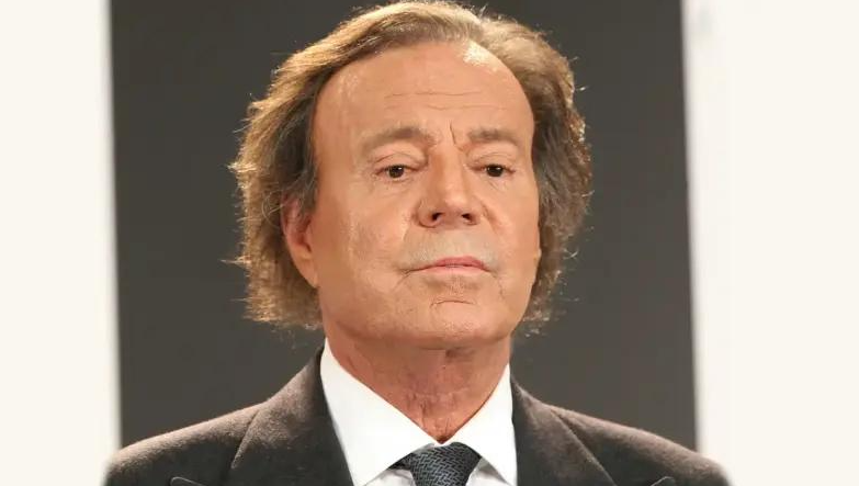 Investigación revela pruebas de VIH y controles ginecológicos exigidas por Julio Iglesias