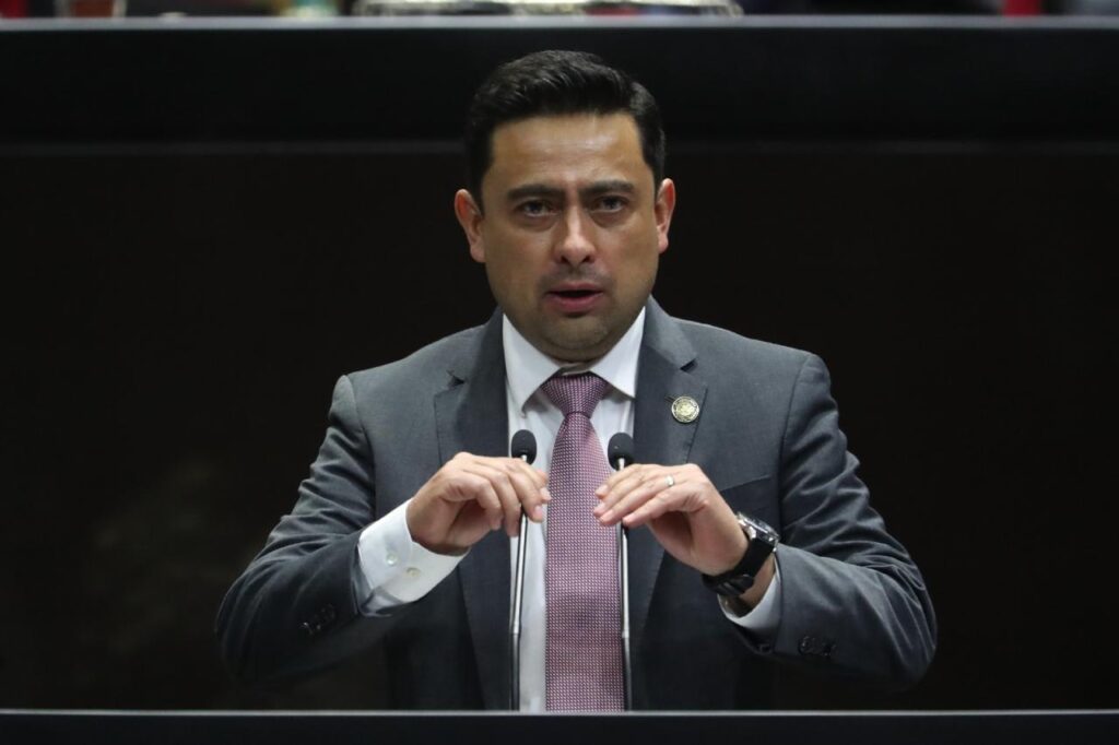 Gerardo Villarreal propone uso responsable de pantallas para cuidar la salud infantil