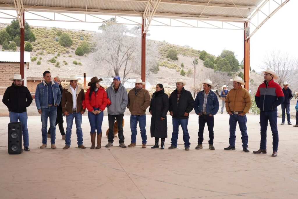 Refuerzan entrega de apoyos invernales en comunidades rurales de Durango ante bajas temperaturas