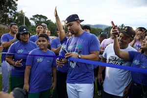 Julio Rodríguez inaugura moderno complejo deportivo en su ciudad natal