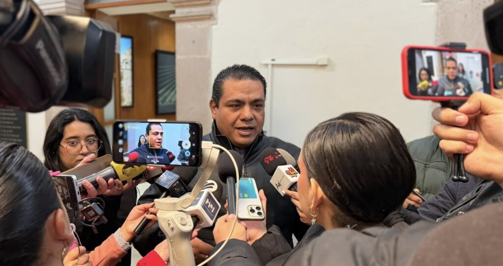 Declaraciones del secretario de Educación abren debate por falta de maestros en la Permanente