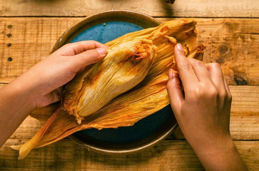 ¿Cuántos tamales puedes comer sin afectar tu salud? Estas calorías aporta cada uno