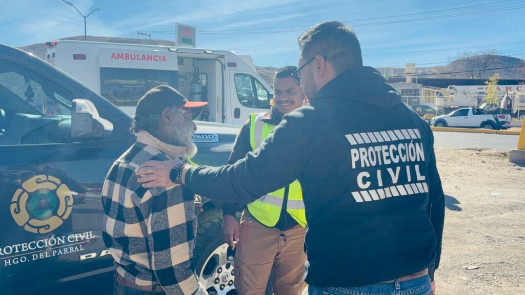 Operativo humanitario encabezado por Protección Civil Parral logra regresar a su familia a adulto mayor desaparecido